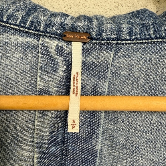 Free People Charlie Light Wash Denim Shirt/Tunic/Dress Size Medium - Picture 7 of 16